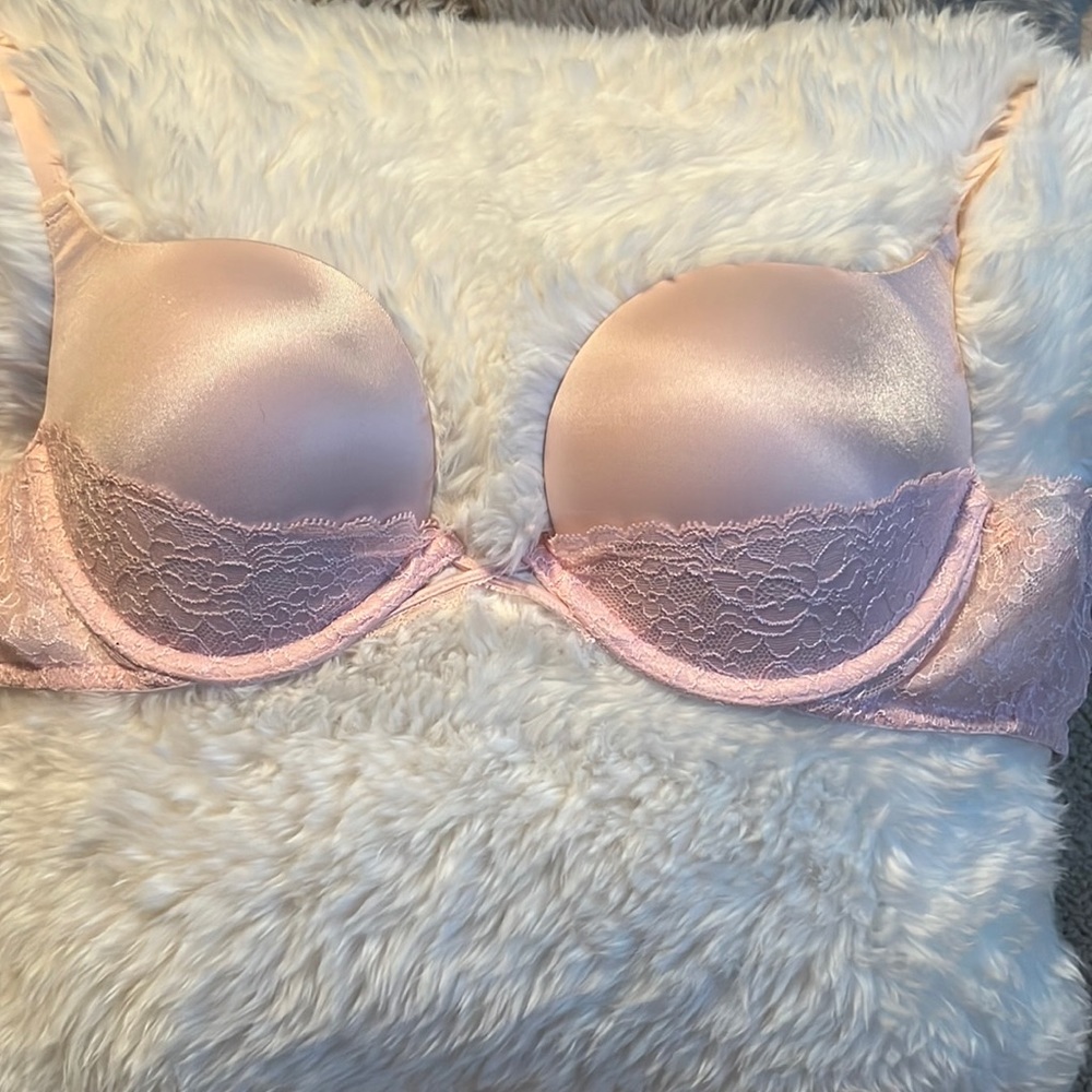 Victoria's Secret Bra style: very sexy size: 32D